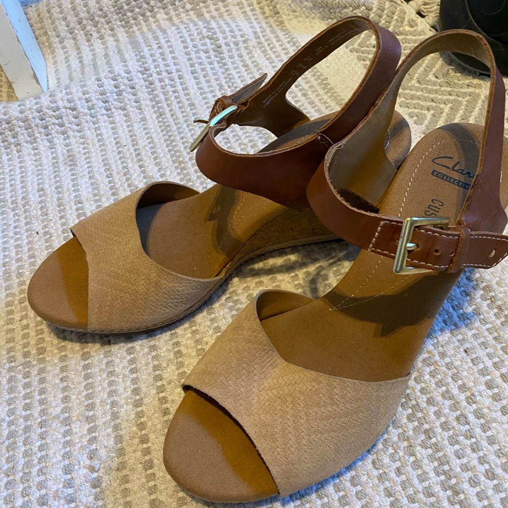 Clark’s tan wedges